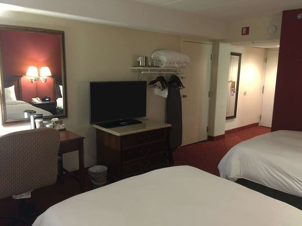Clarion Hotel Indianapolis Room photo